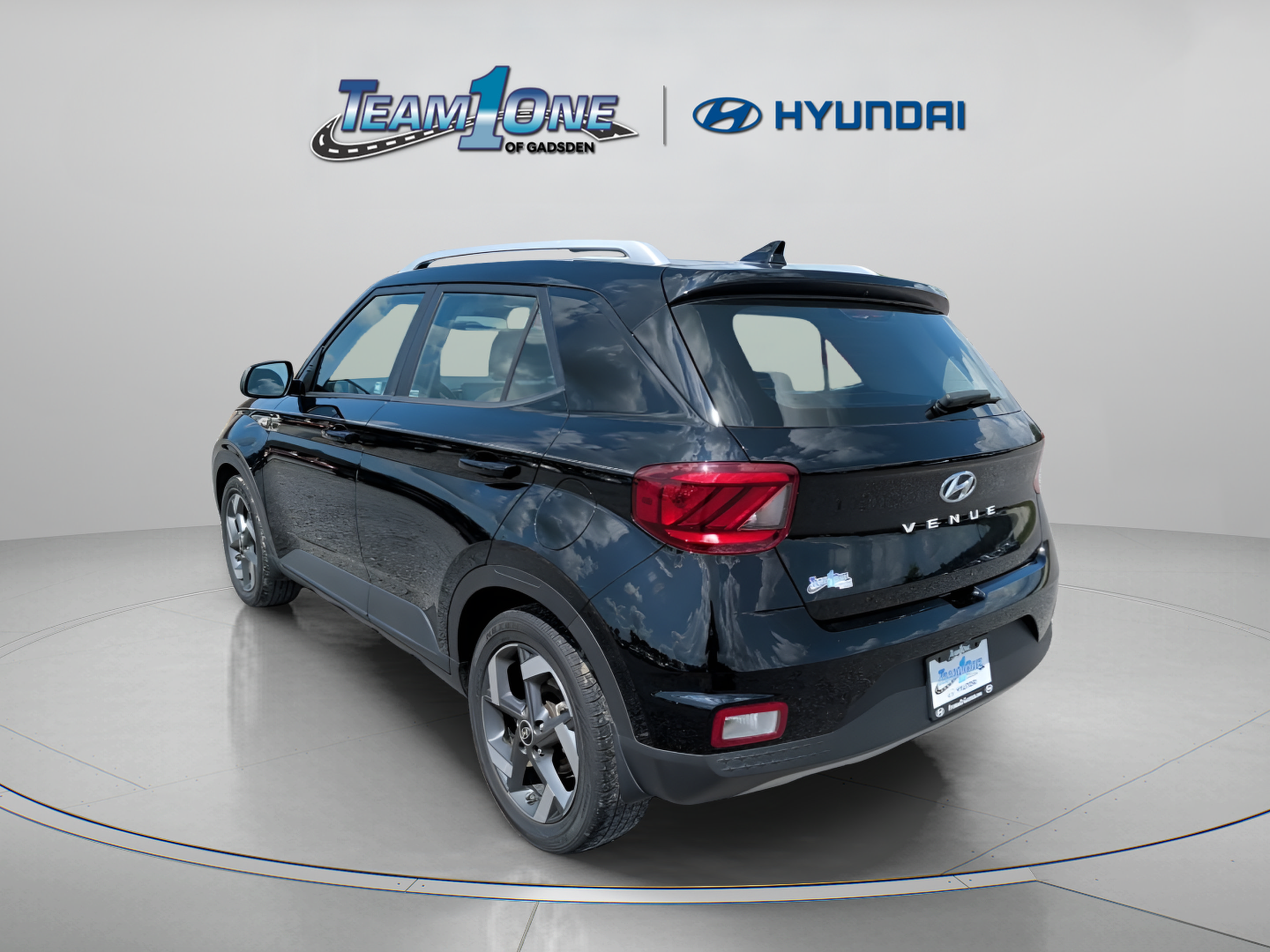 Used 2021 Hyundai Venue SEL FWD image 6