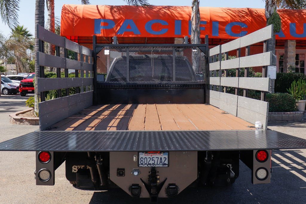 Used 2016 Ford F550 4x4 Crew Cab Super Duty w/ XLT Interior Package image 9