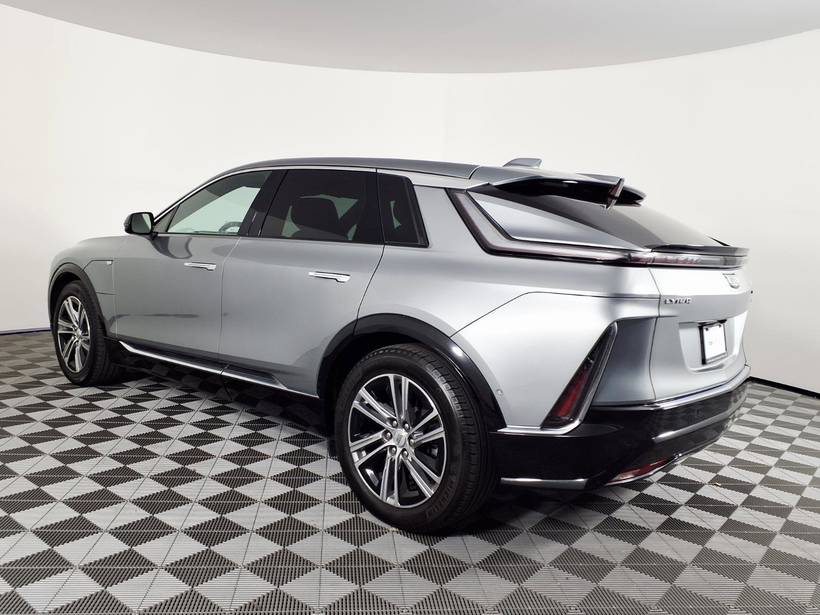 Certified 2024 Cadillac Lyriq Luxury AWD/4WD image 6