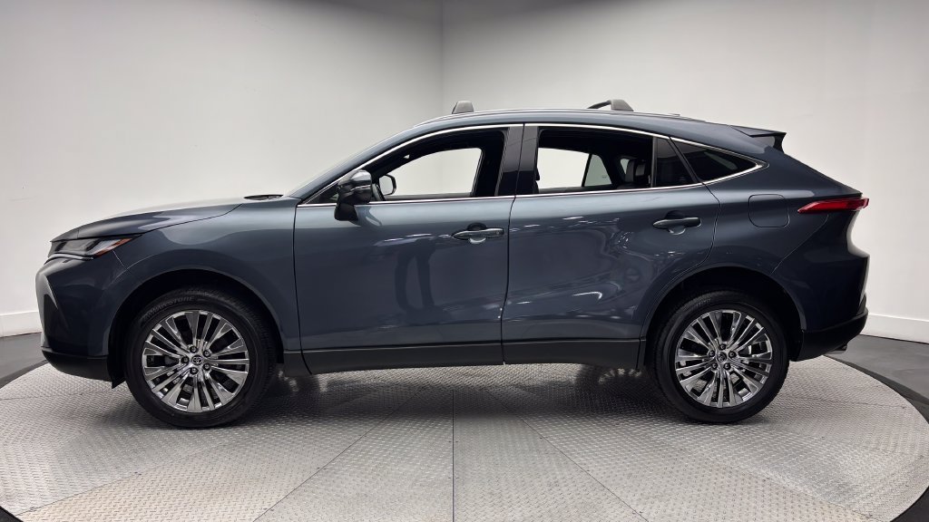 Used 2024 Toyota Venza XLE AWD/4WD image 4
