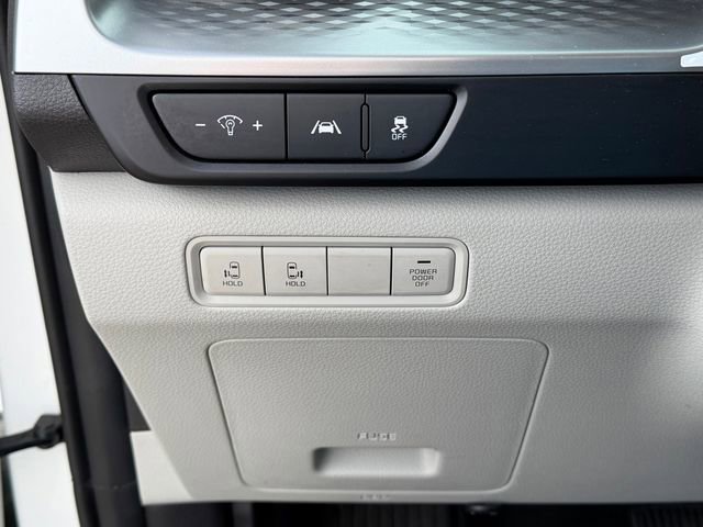 Used 2024 Kia Carnival LX image 12