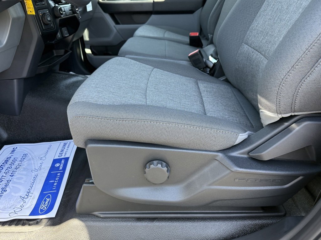 New 2025 Ford F350 4x4 Regular Cab DRW Super Duty image 5