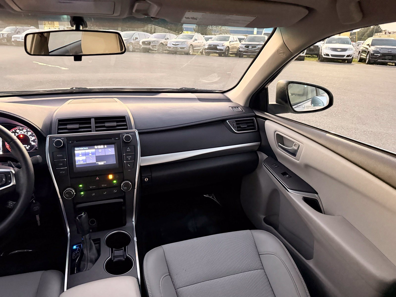 Used 2016 Toyota Camry SE FWD image 25