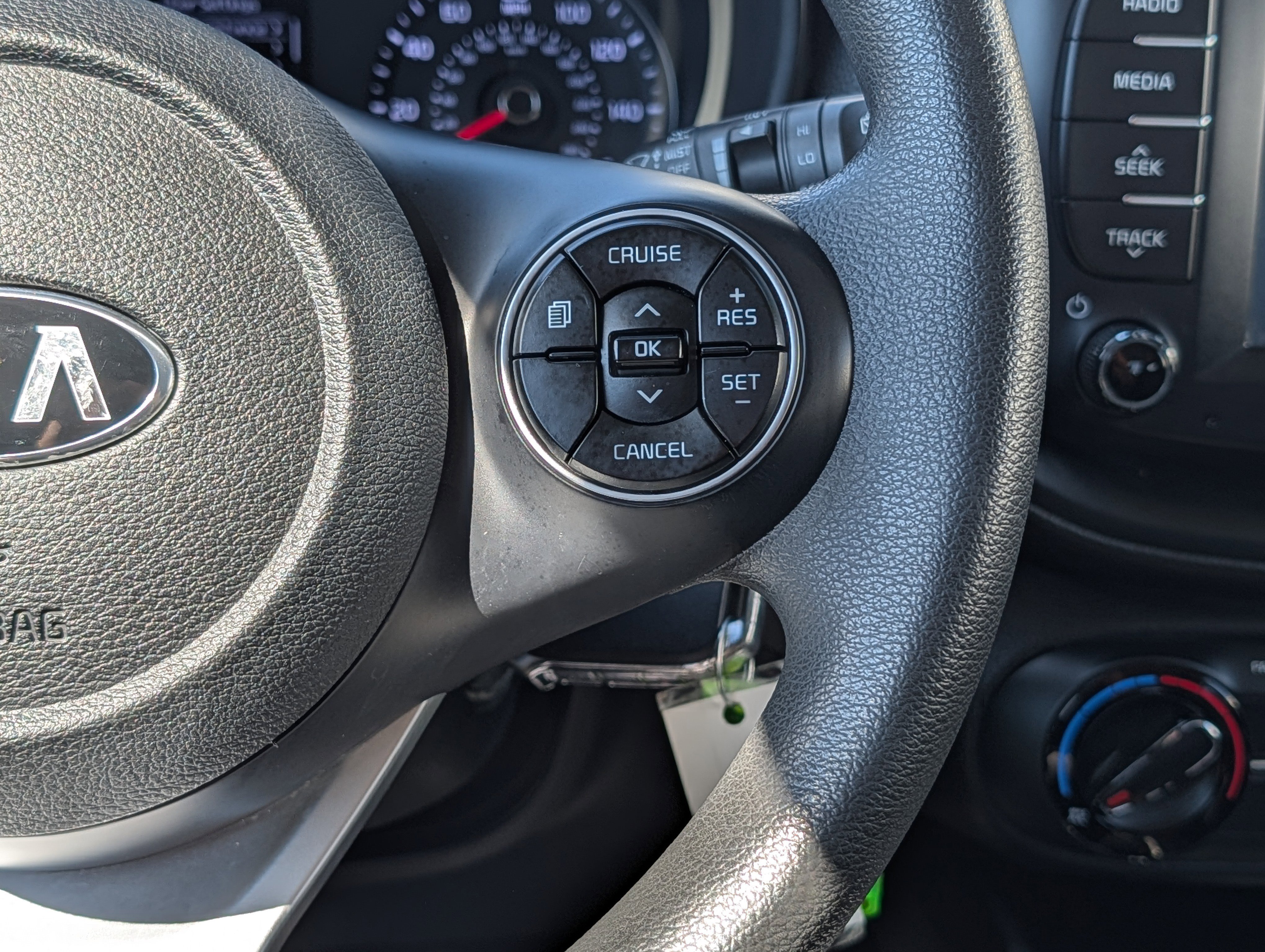 Used 2020 Kia Soul S FWD image 25