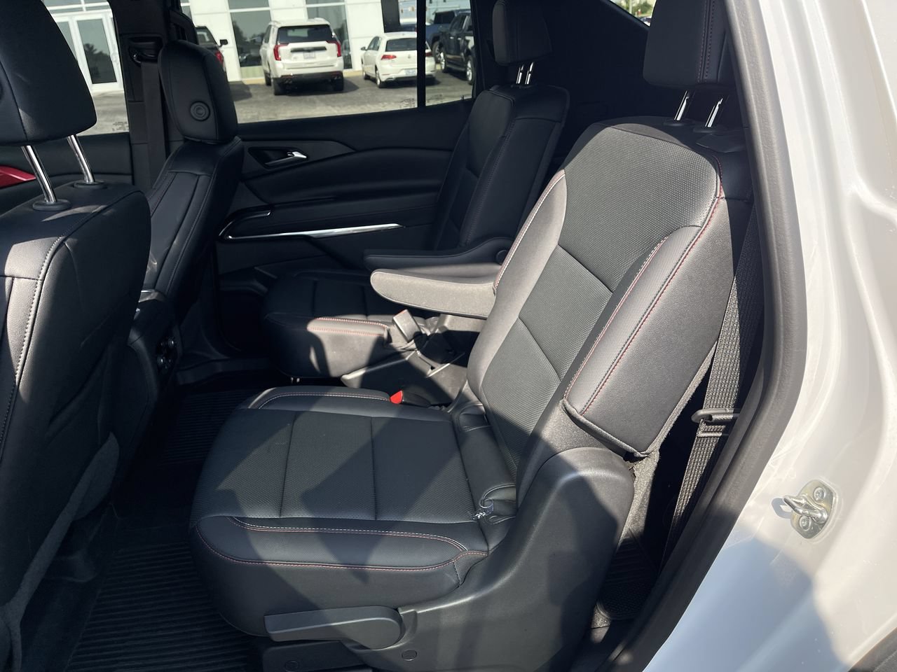 Used 2025 Chevrolet Traverse Z71 w/ LPO, Floor Liner Package AWD/4WD image 25
