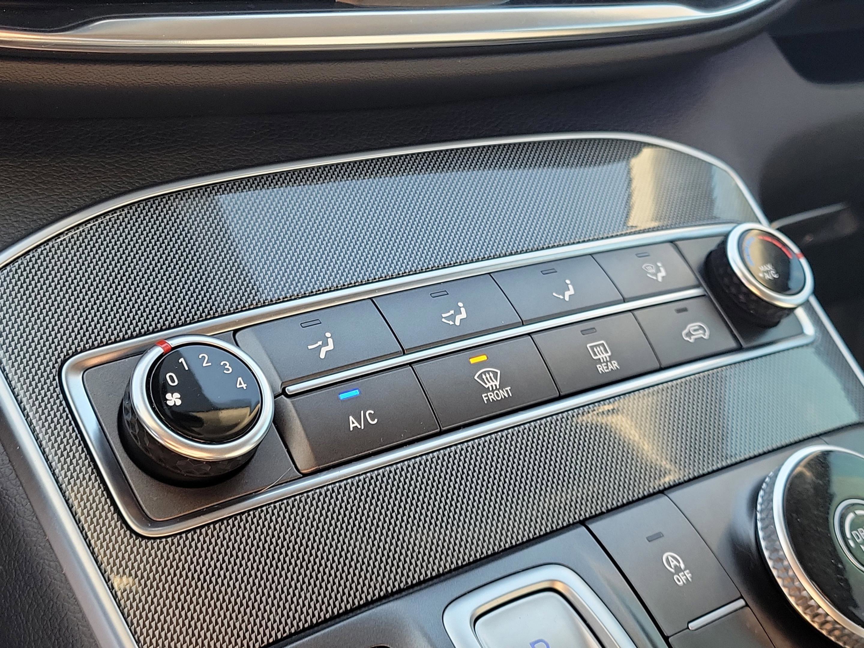 Used 2023 Hyundai Santa Fe SE image 28