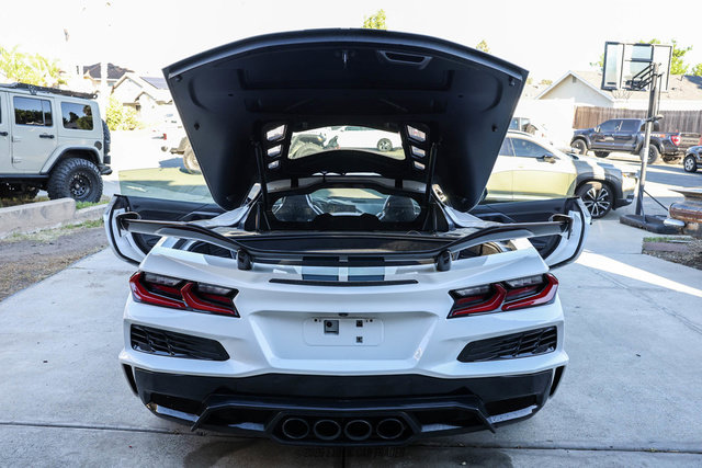 Used 2025 Chevrolet Corvette Z06 w/ Z07 Performance Package RWD image 23