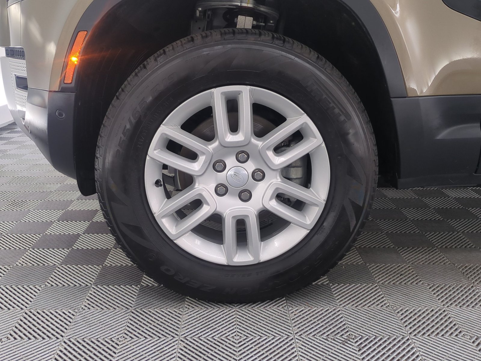 Used 2023 Land Rover Defender 90 S AWD/4WD image 28