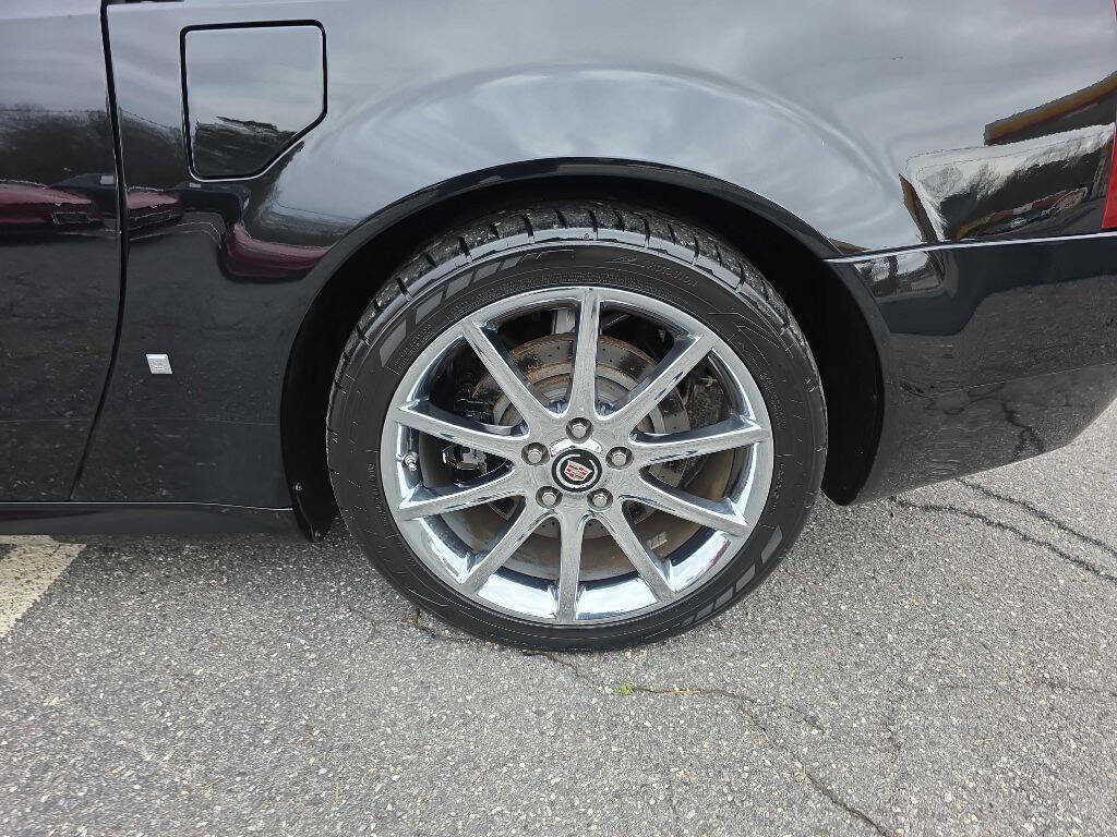 Used 2008 Cadillac XLR V image 32