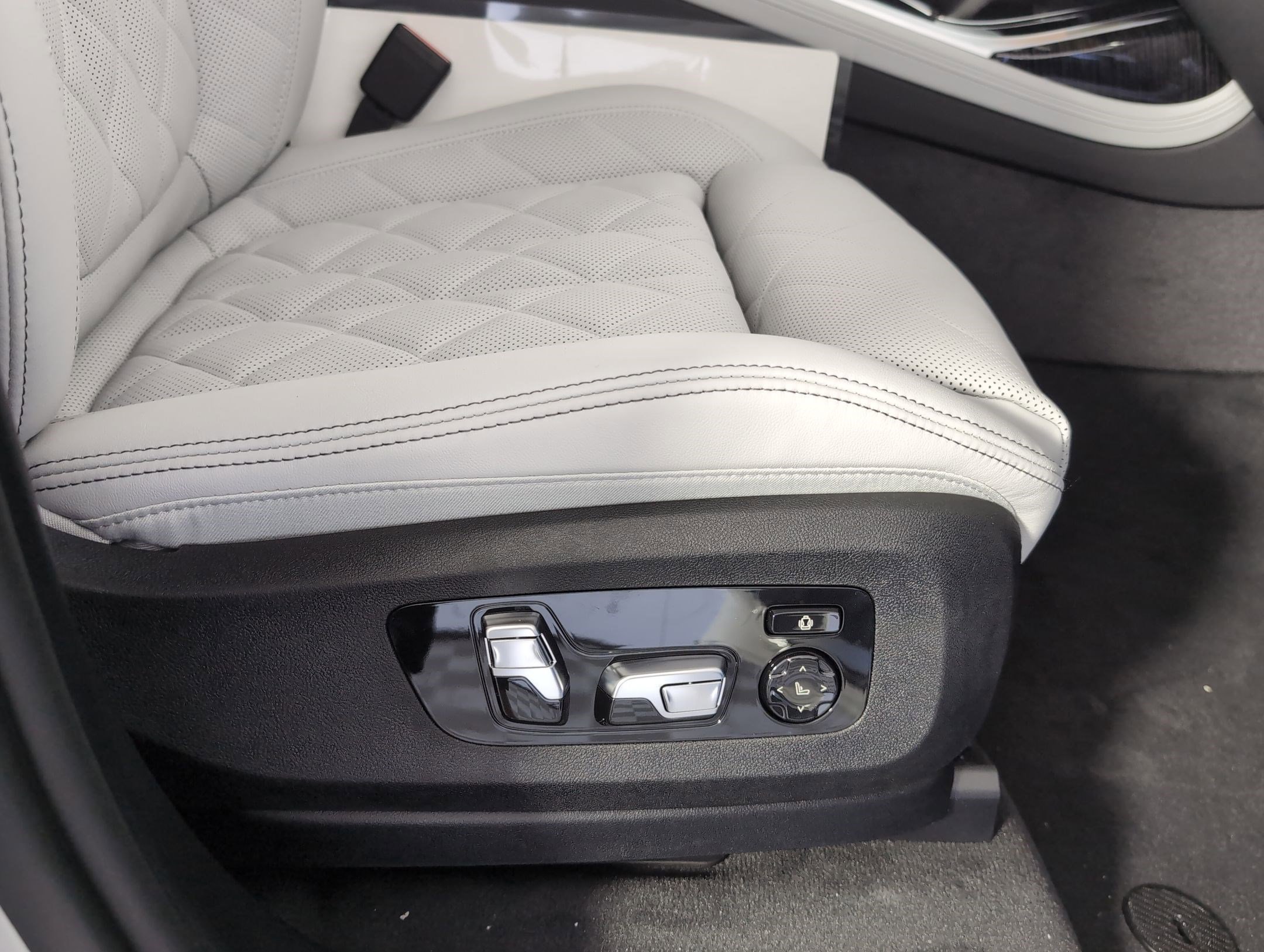 New 2026 BMW X7 xDrive40i w/ M Sport Package image 33