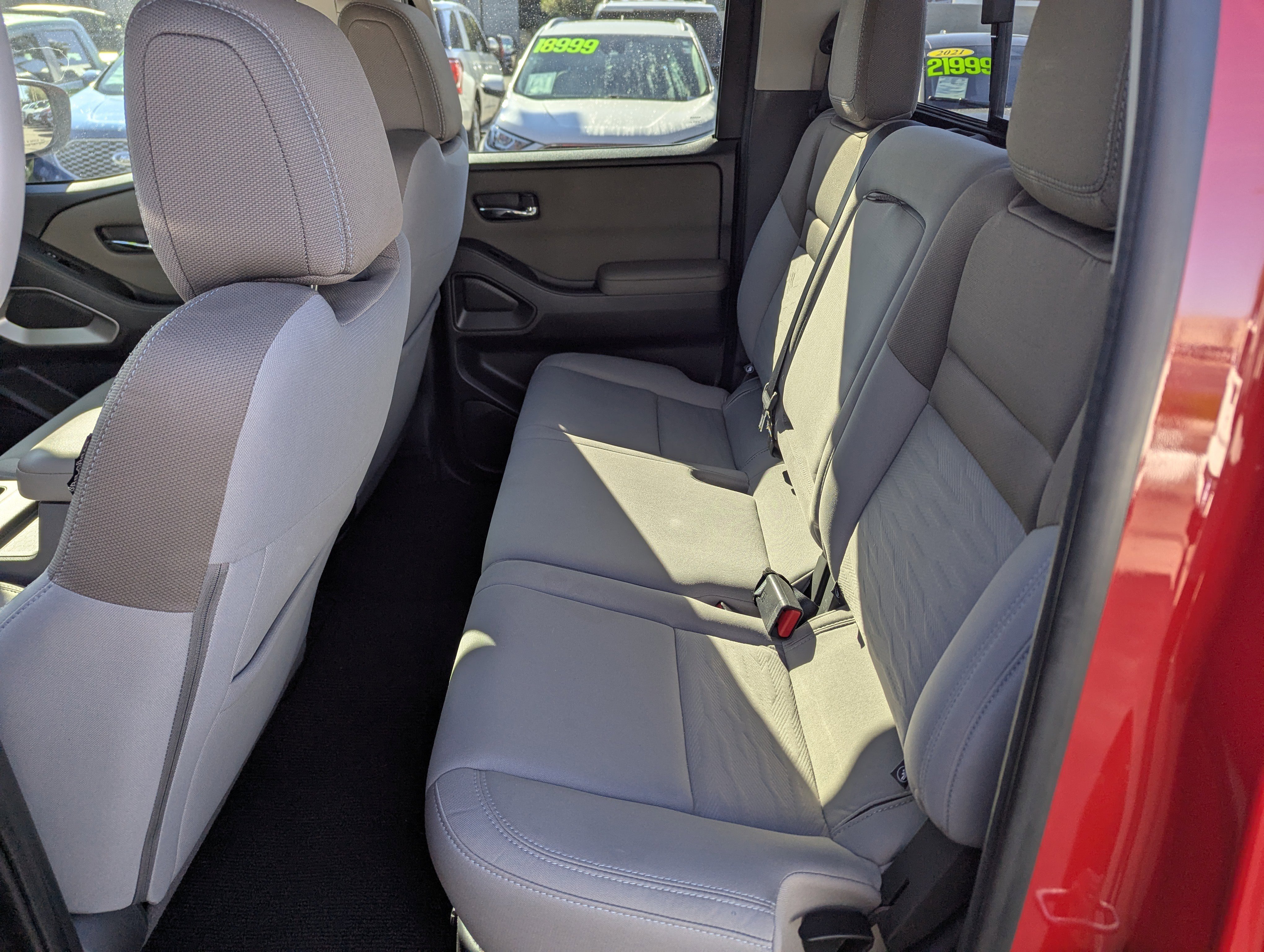 Used 2022 Nissan Frontier SV image 9