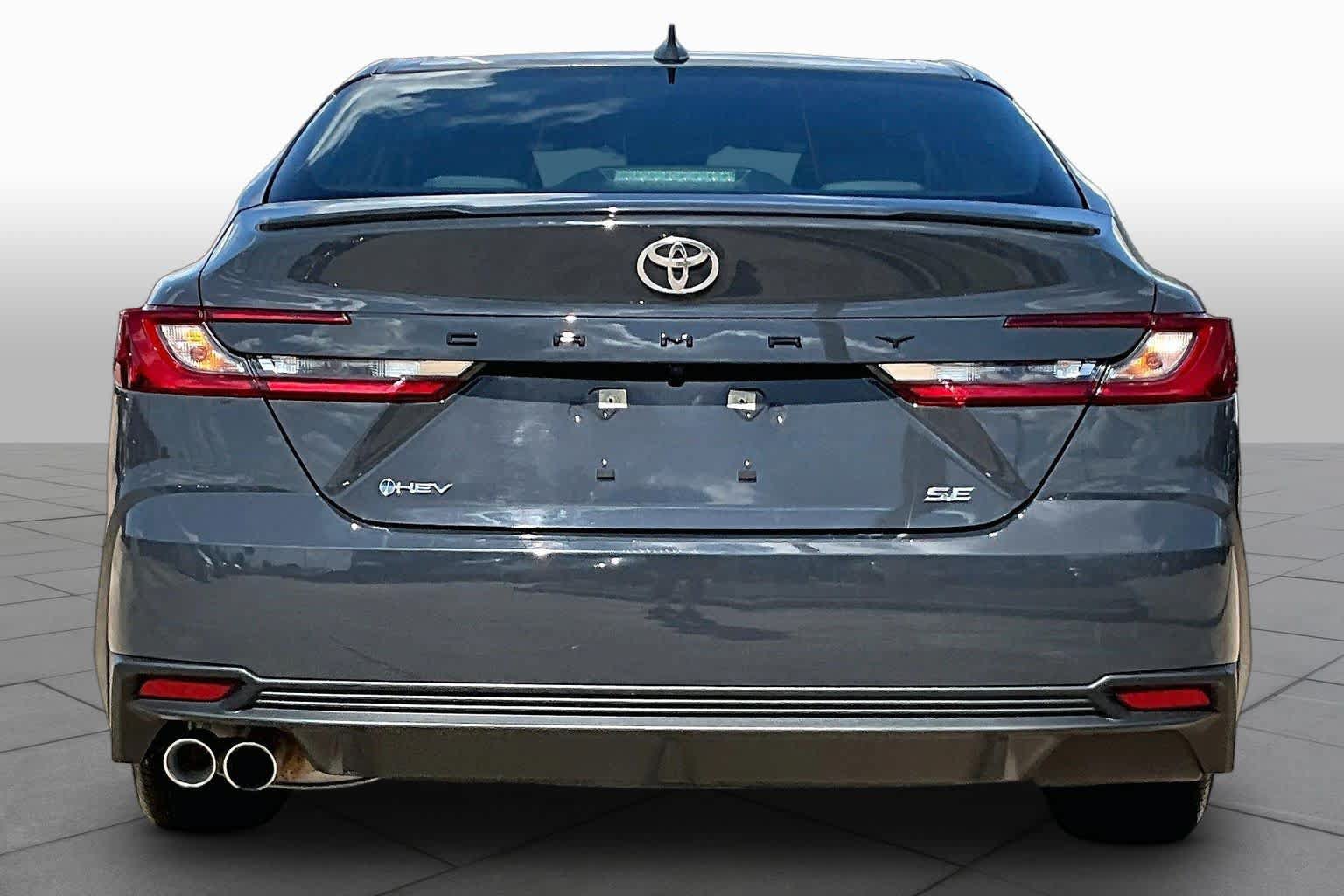Used 2026 Toyota Camry SE FWD image 5