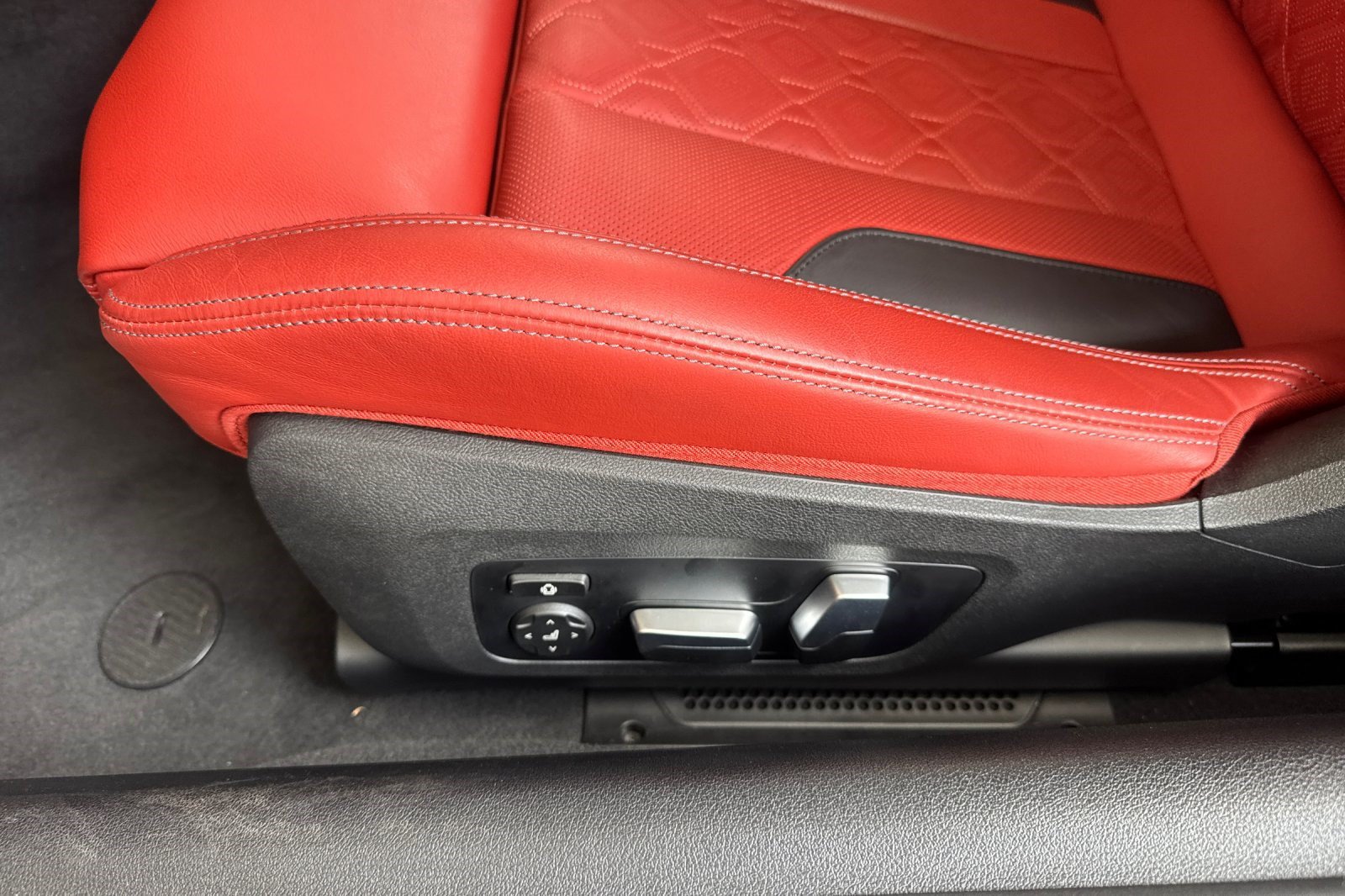 Used 2025 BMW M8 Competition AWD/4WD image 15
