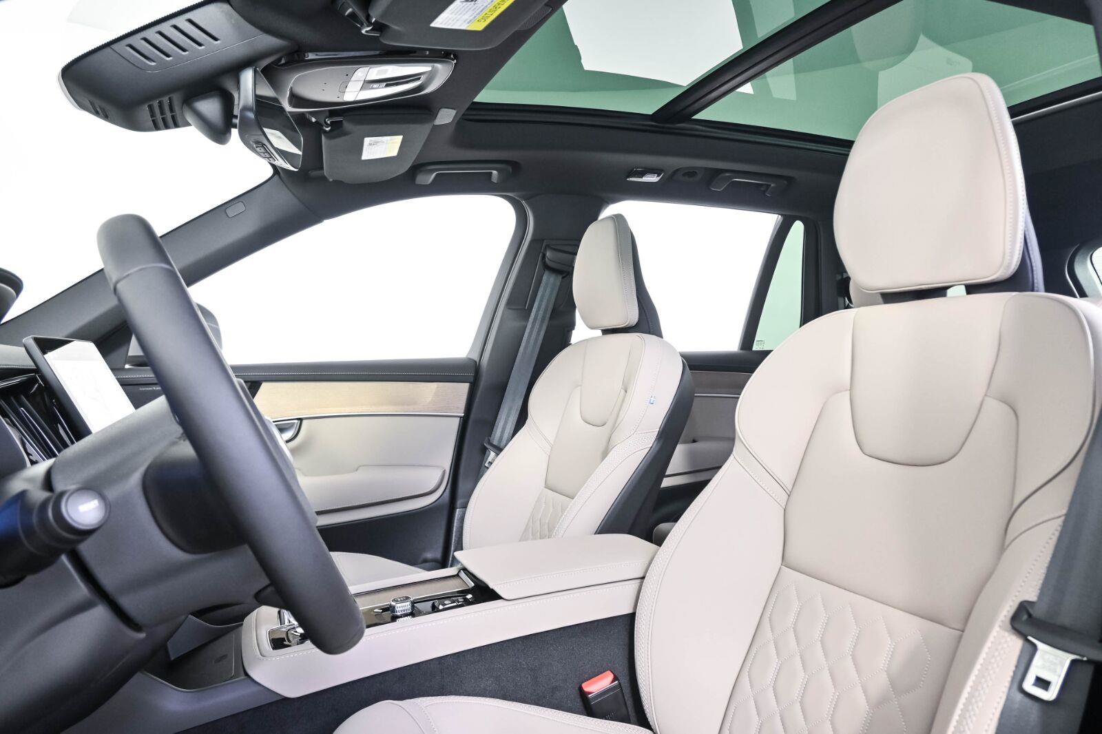 New 2026 Volvo XC90 B6 Plus w/ Protection Package Premier AWD/4WD image 5