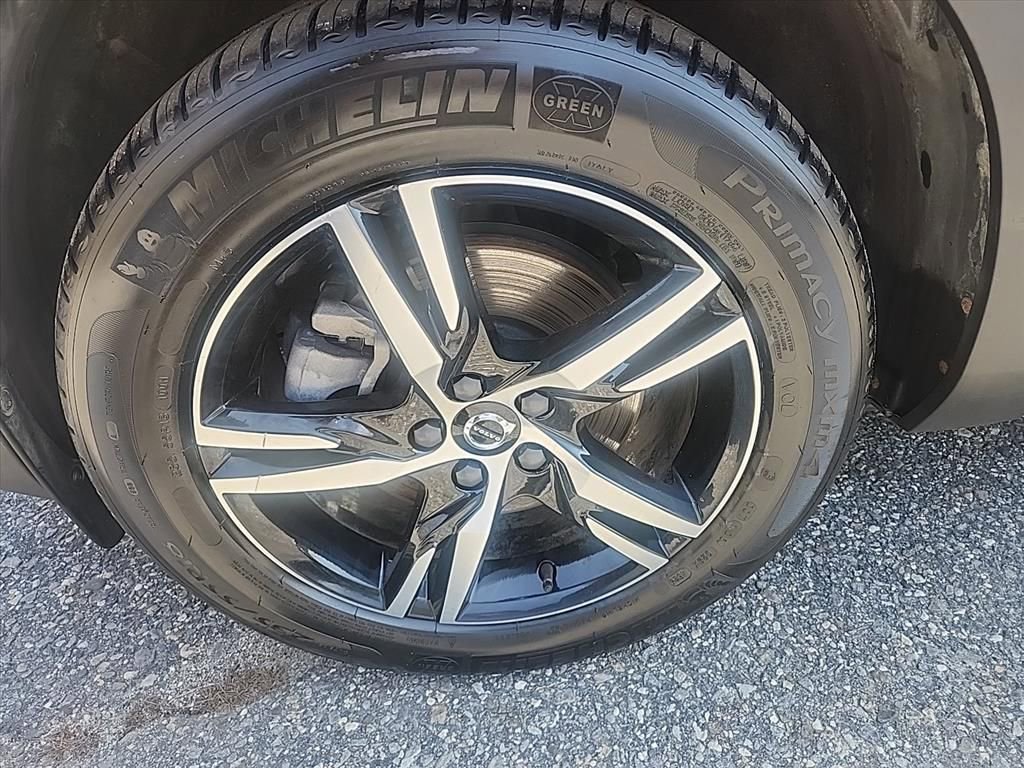 Certified 2025 Volvo XC40 B5 Core AWD/4WD image 9