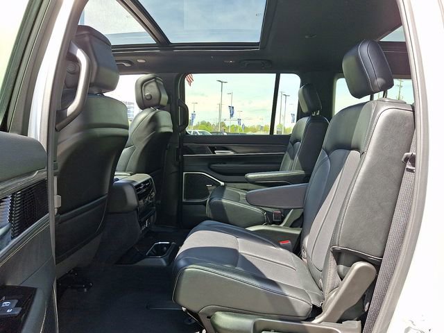 Used 2024 Jeep Wagoneer L Series II w/ Premium Group I image 10