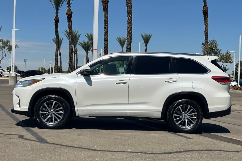 Certified 2018 Toyota Highlander XLE w/ Carpet Mat Package (TMS) FWD image 9