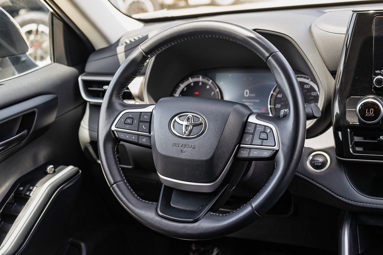 Certified 2025 Toyota Highlander LE AWD/4WD image 15