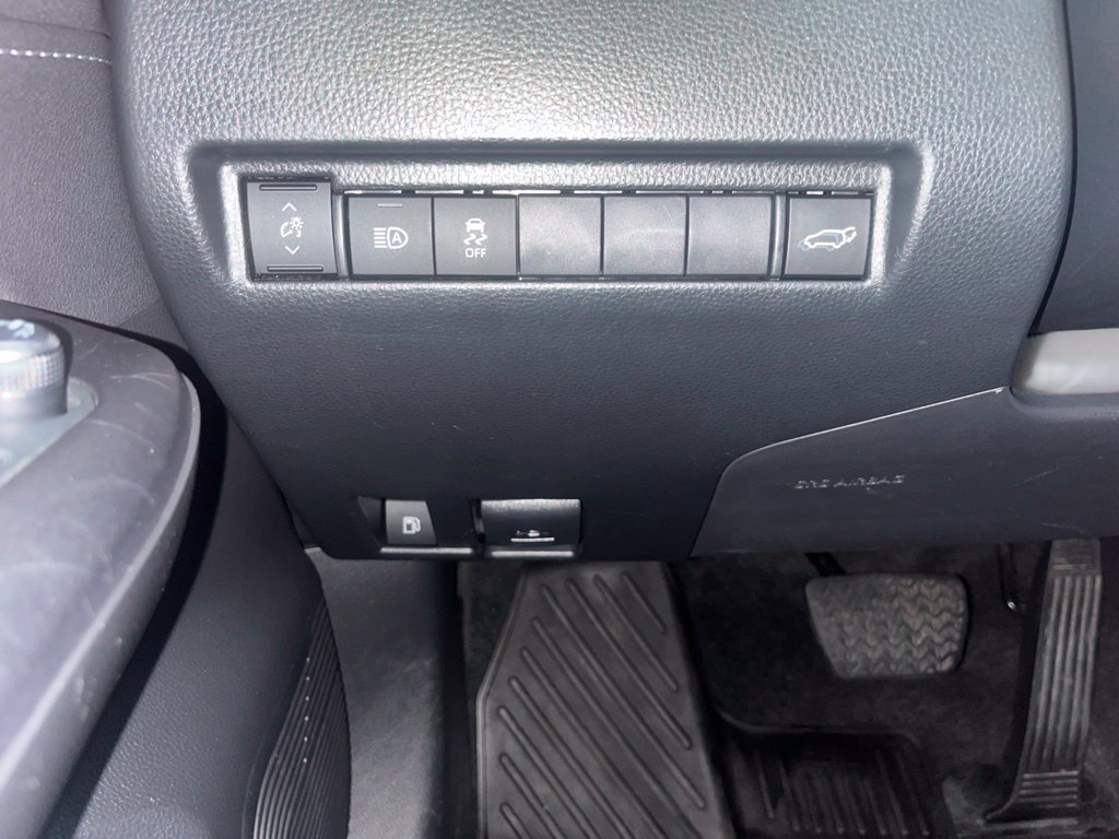 Used 2024 Toyota Venza LE AWD/4WD image 57