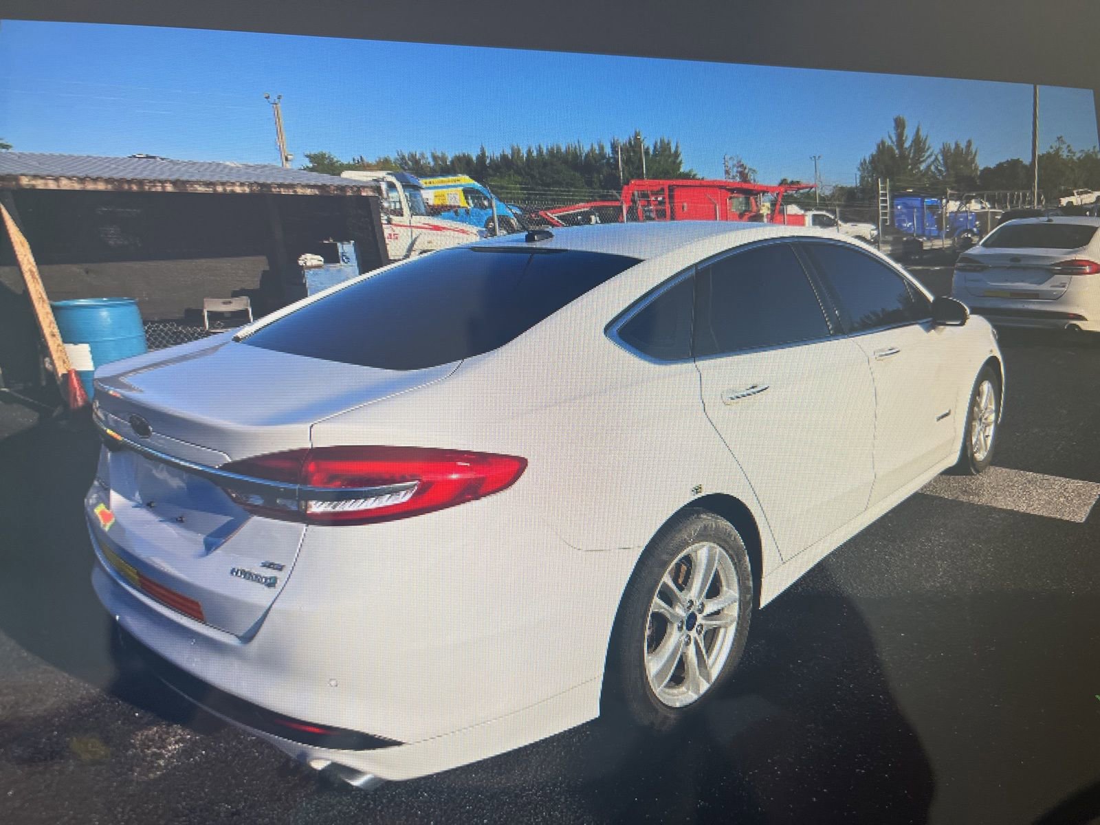 Used 2018 Ford Fusion SE w/ Equipment Group 602A FWD image 2