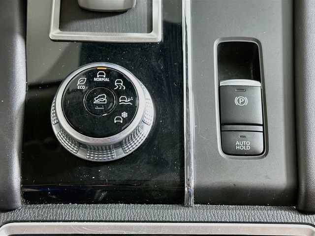 Used 2024 Mitsubishi Outlander SE Black Edition FWD image 19