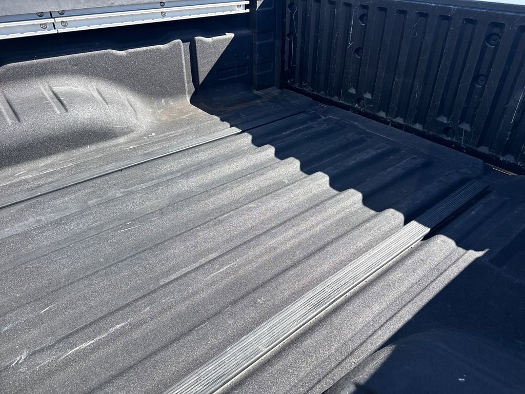 Used 2019 Nissan Frontier SL image 11