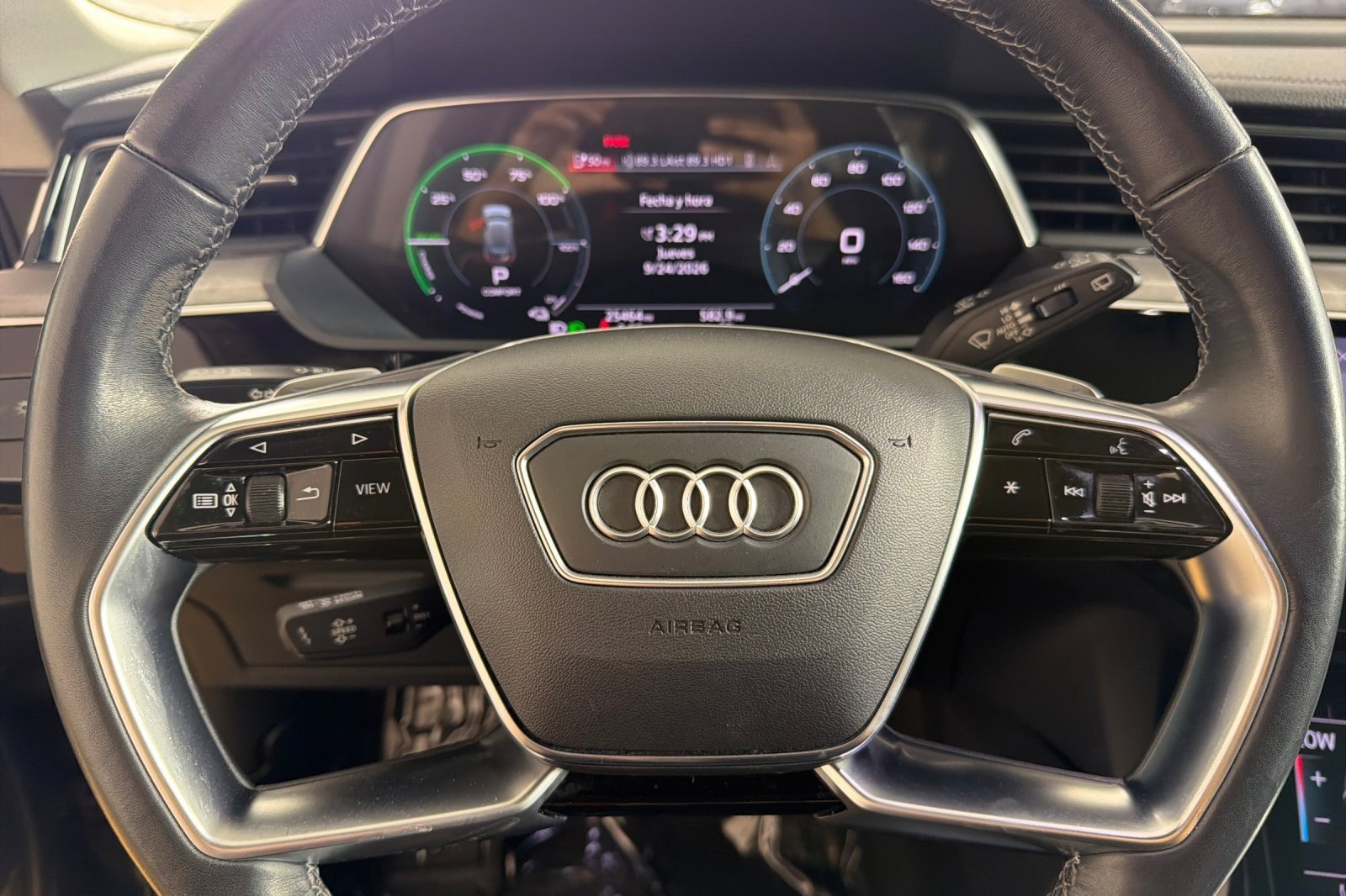 Used 2024 Audi Q8 e-tron Premium AWD/4WD image 23