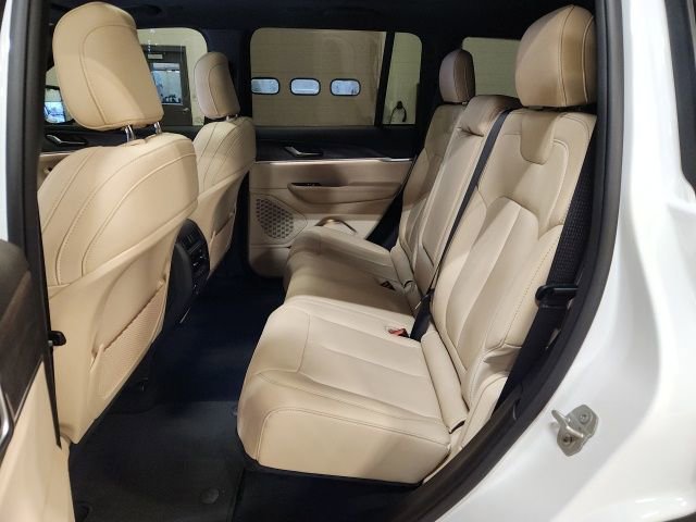 Used 2024 Jeep Grand Cherokee Limited w/ Black Appearance Package image 25