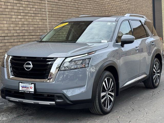 Used 2025 Nissan Pathfinder Platinum w/ Cargo Package image 40