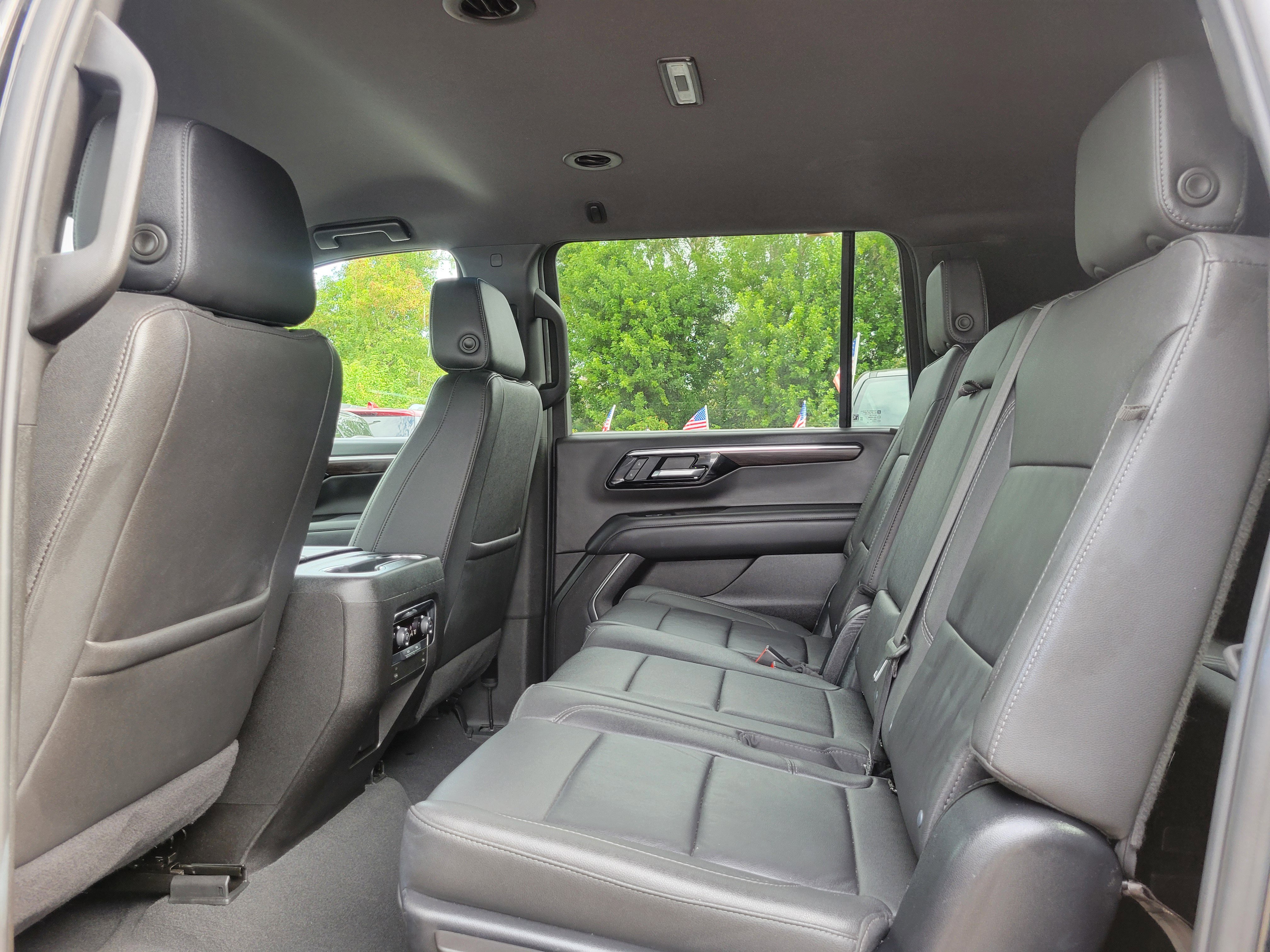 Used 2025 Chevrolet Suburban Z71 AWD/4WD image 14