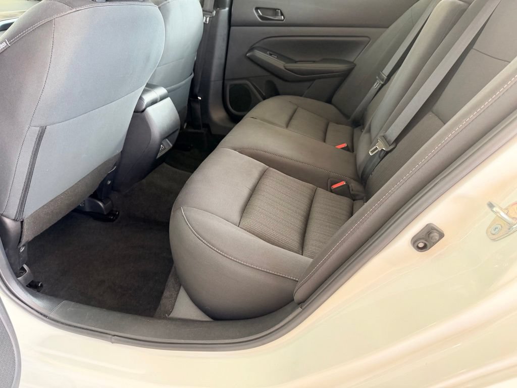 Used 2025 Nissan Altima 2.5 SV FWD image 30