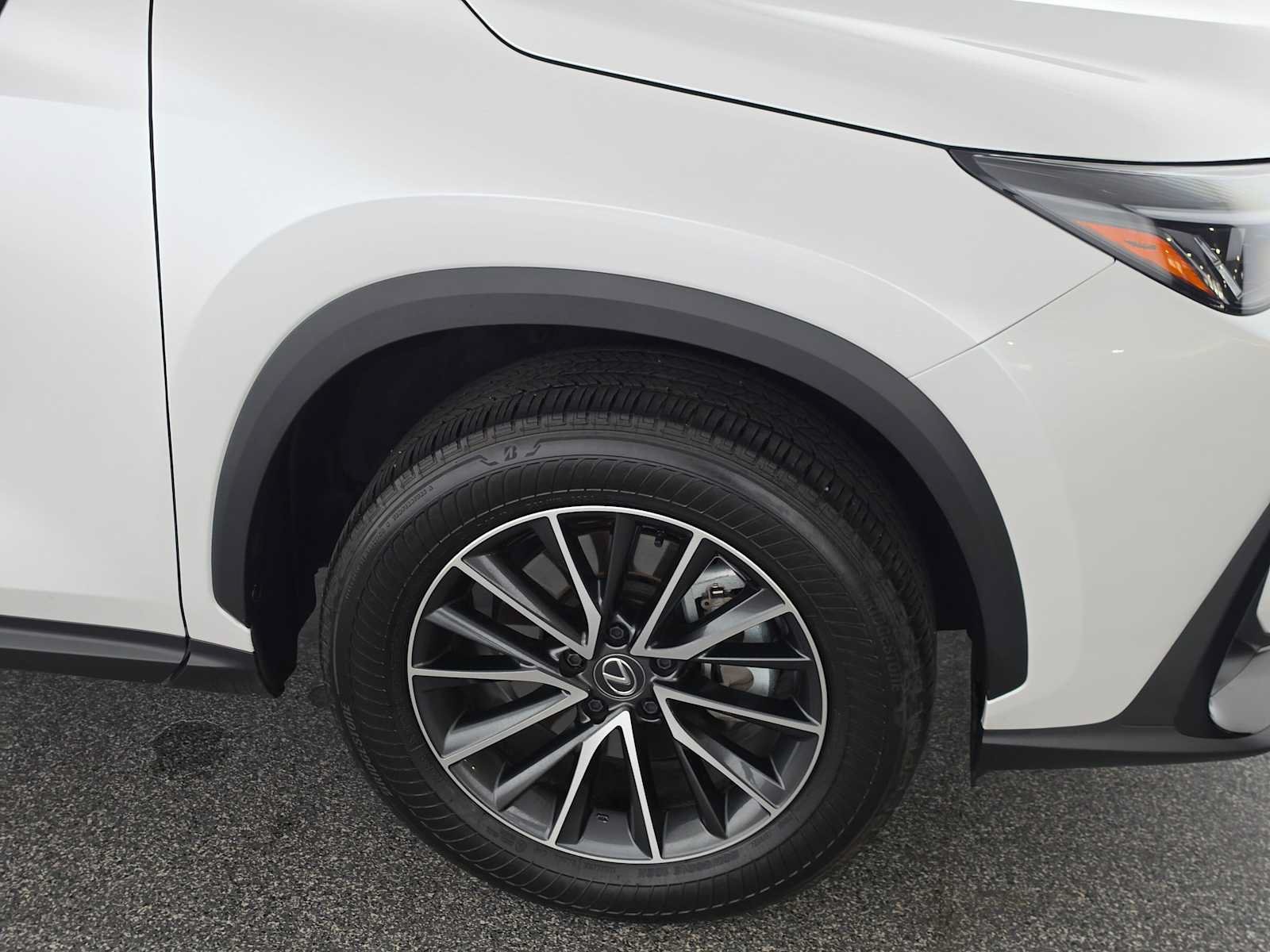 Certified 2025 Lexus NX 250 FWD image 9