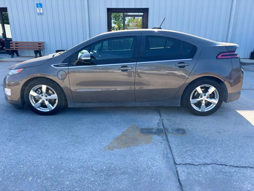 Used 2015 Chevrolet Volt Premium w/ Premium Trim Package image 2