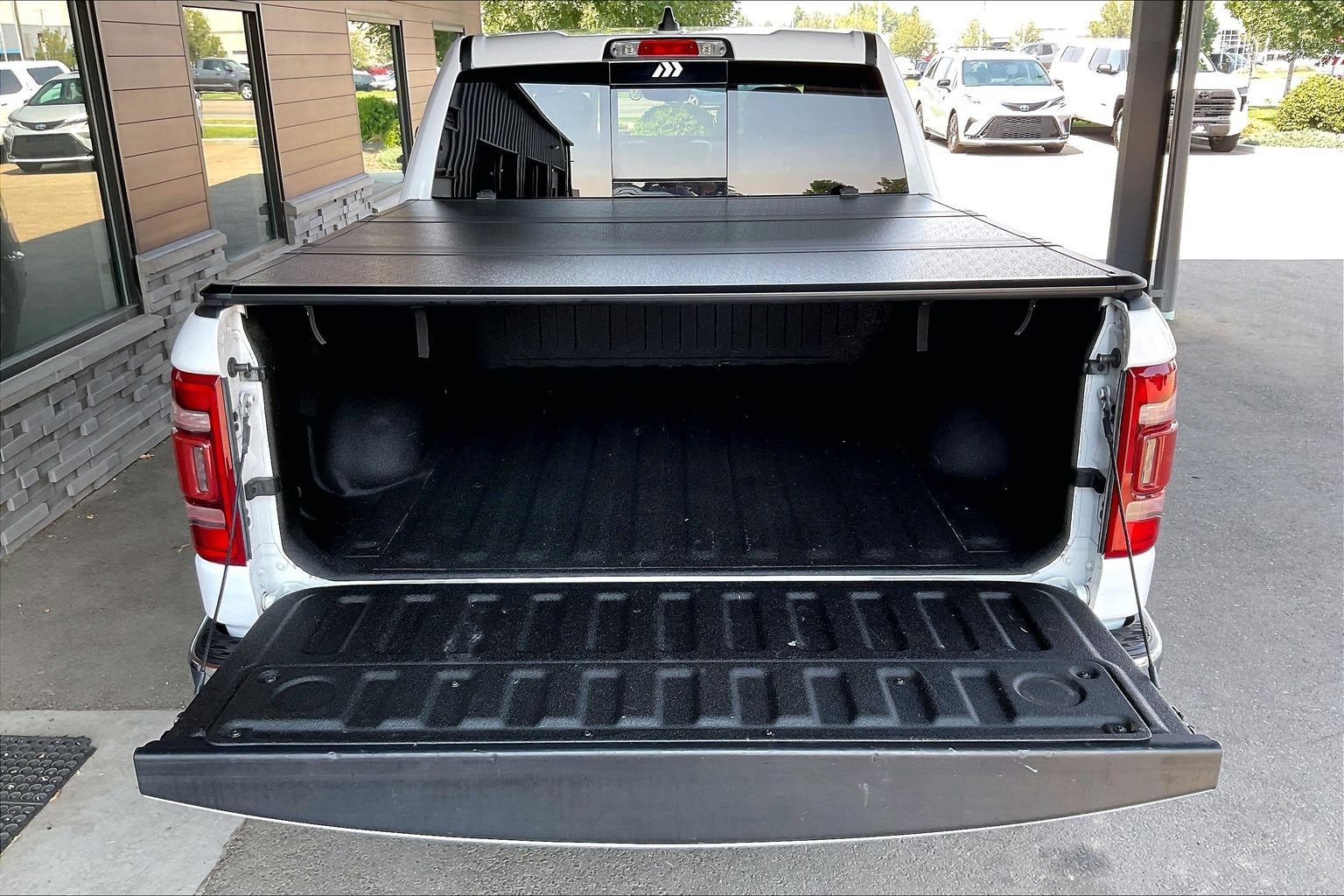 Used 2022 RAM 1500 Laramie AWD/4WD image 26