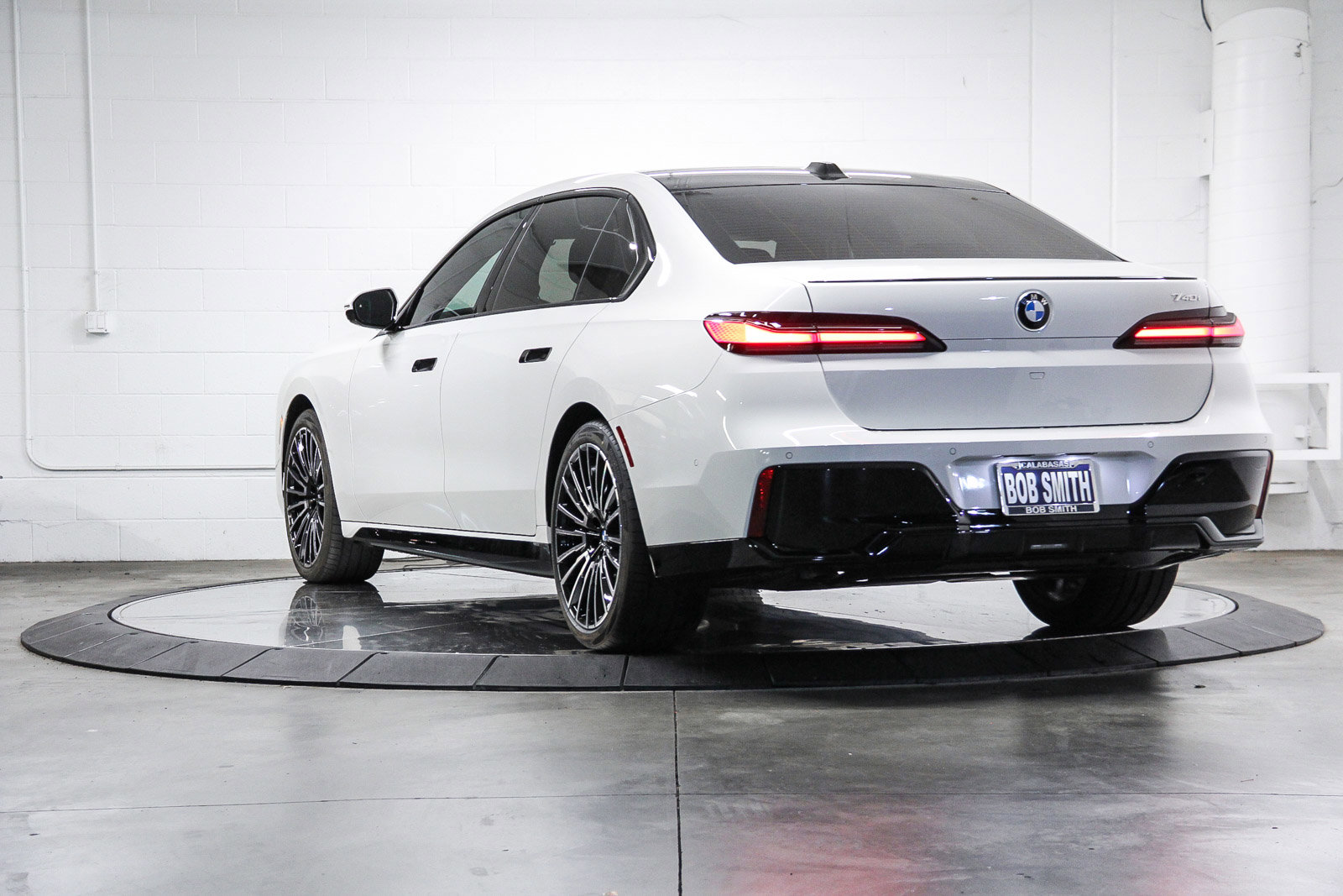 New 2026 BMW 740i image 4