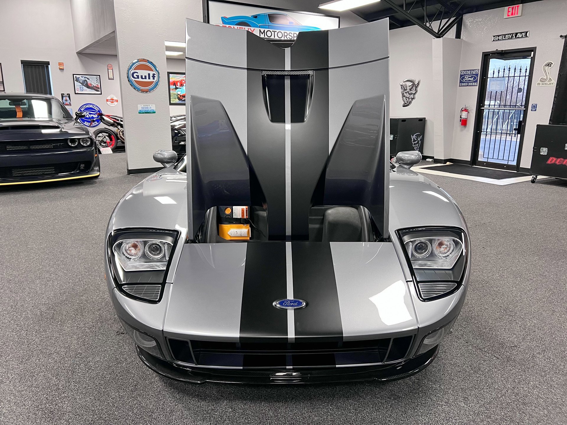 Used 2006 Ford GT RWD image 12