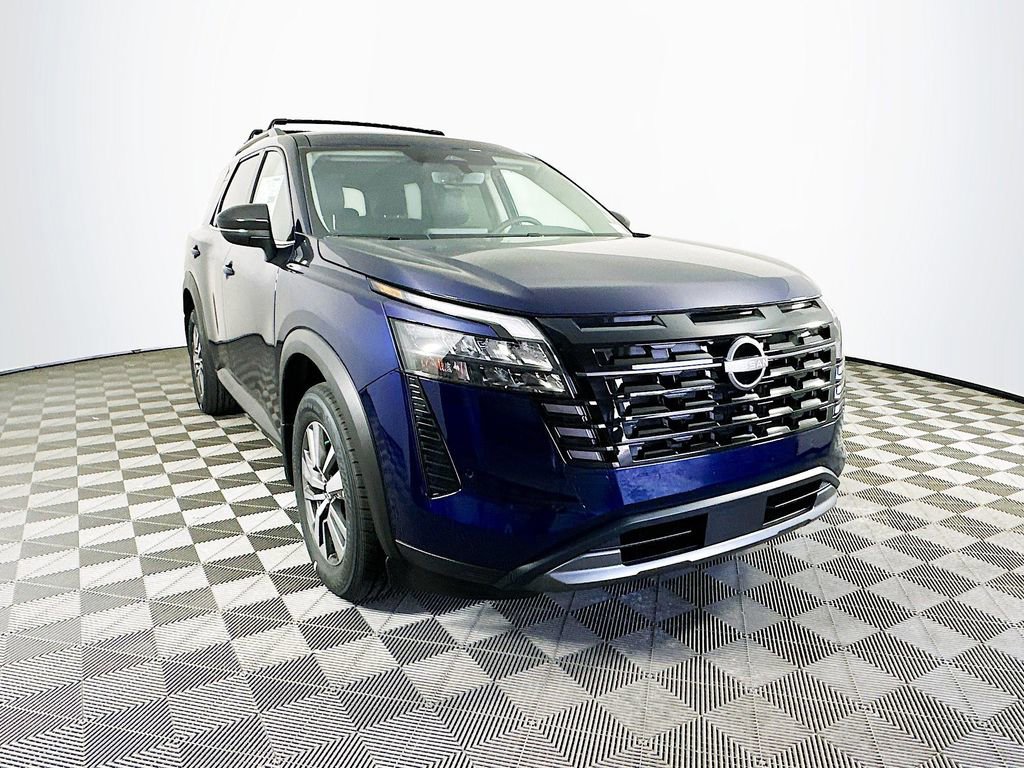 New 2026 Nissan Pathfinder SL image 3