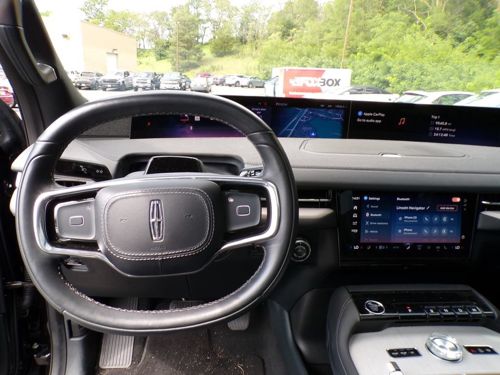 Used 2025 Lincoln Navigator Reserve w/ Jet Appearance Package AWD/4WD image 10