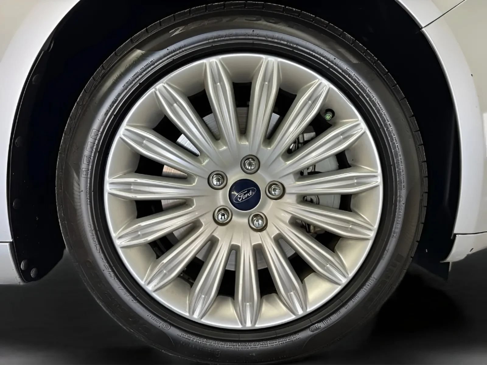 Used 2013 Ford Fusion Energi SE w/ Driver Assist Pkg FWD image 28