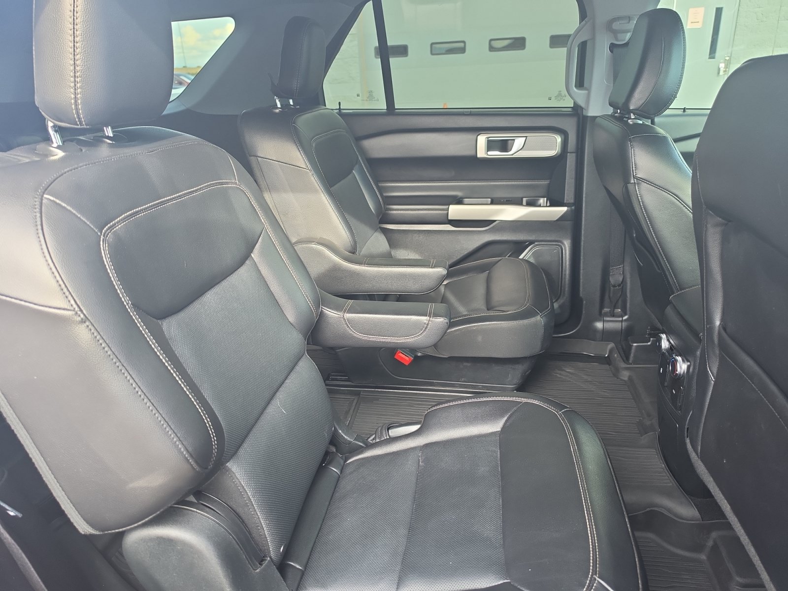 Used 2022 Ford Explorer Limited AWD/4WD image 28