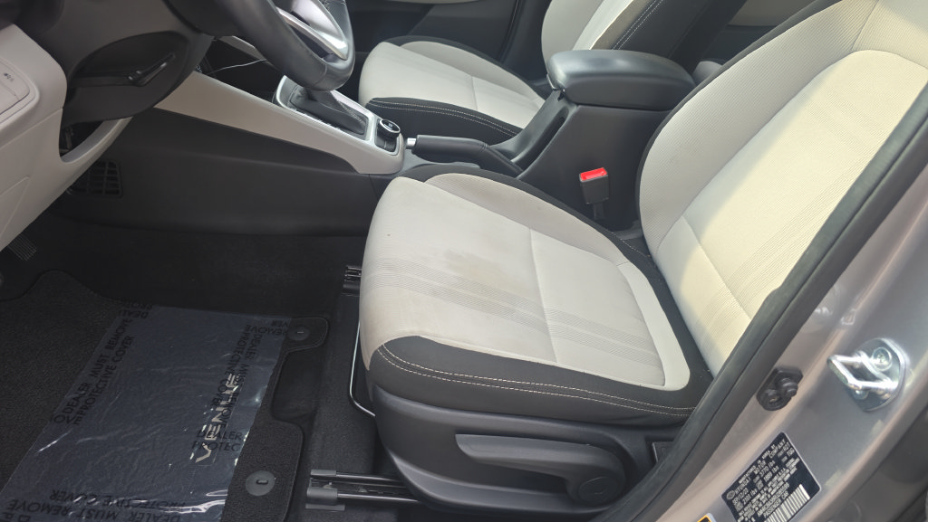 Certified 2025 Hyundai Venue SEL FWD image 14
