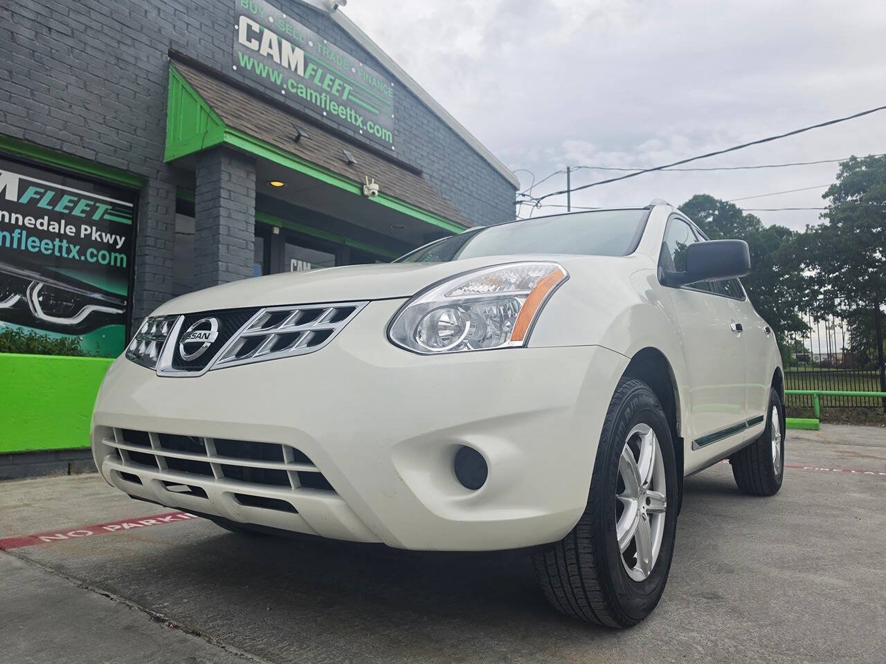 Used 2015 Nissan Rogue S w/ Convenience Package FWD image 2