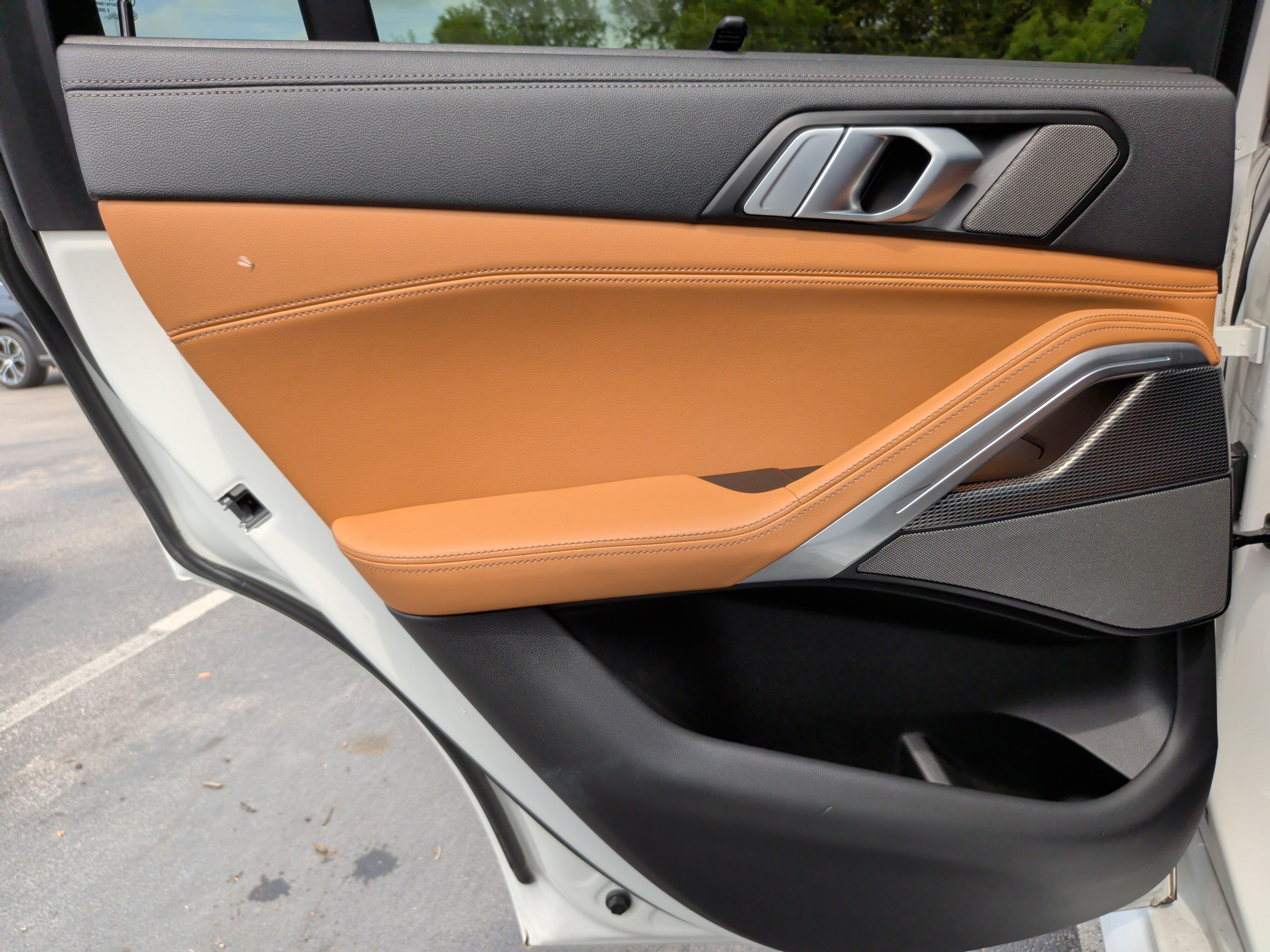 Used 2023 BMW X6 M50i w/ Executive Package image 37