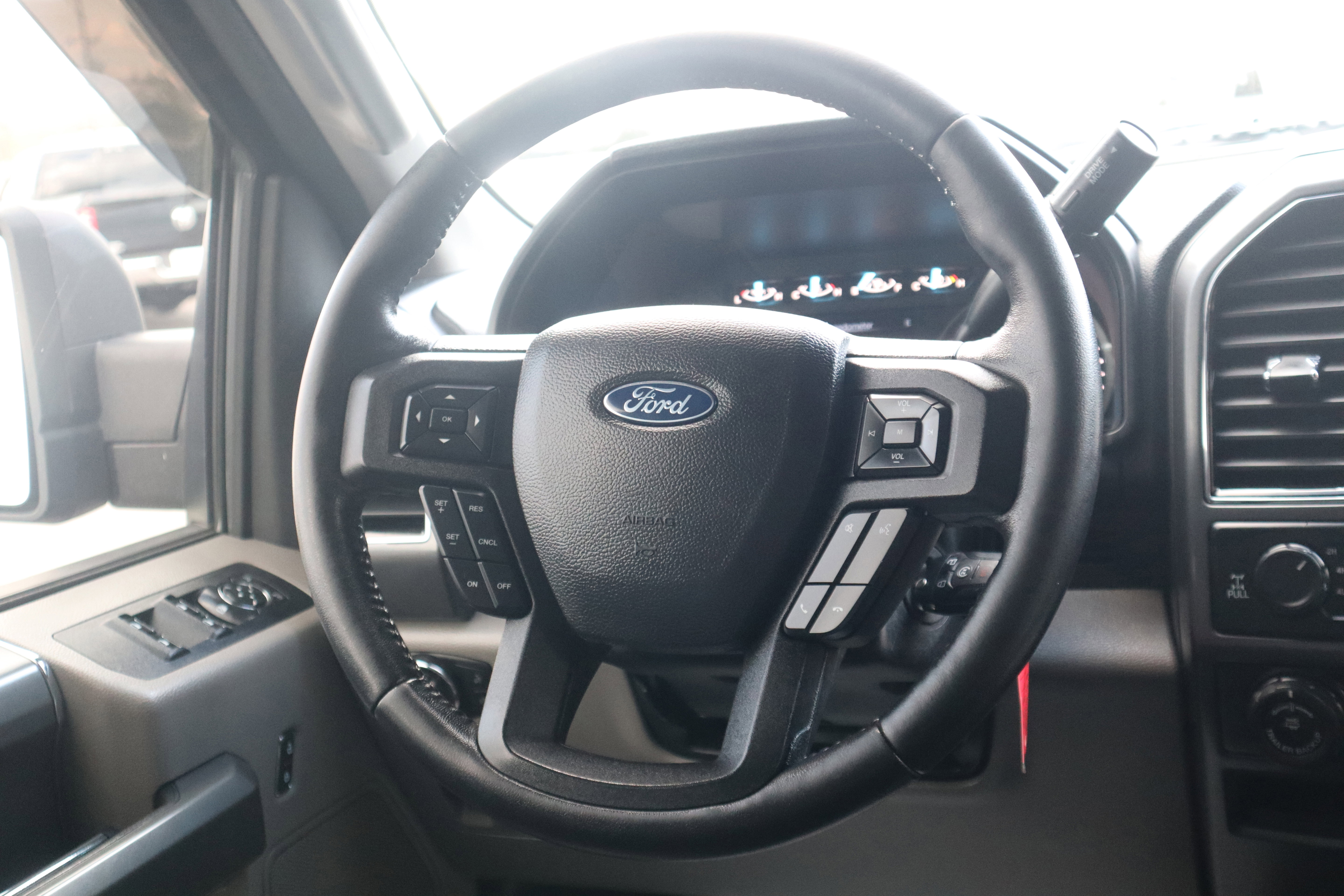 Used 2018 Ford F150 XLT w/ Equipment Group 302A Luxury image 15