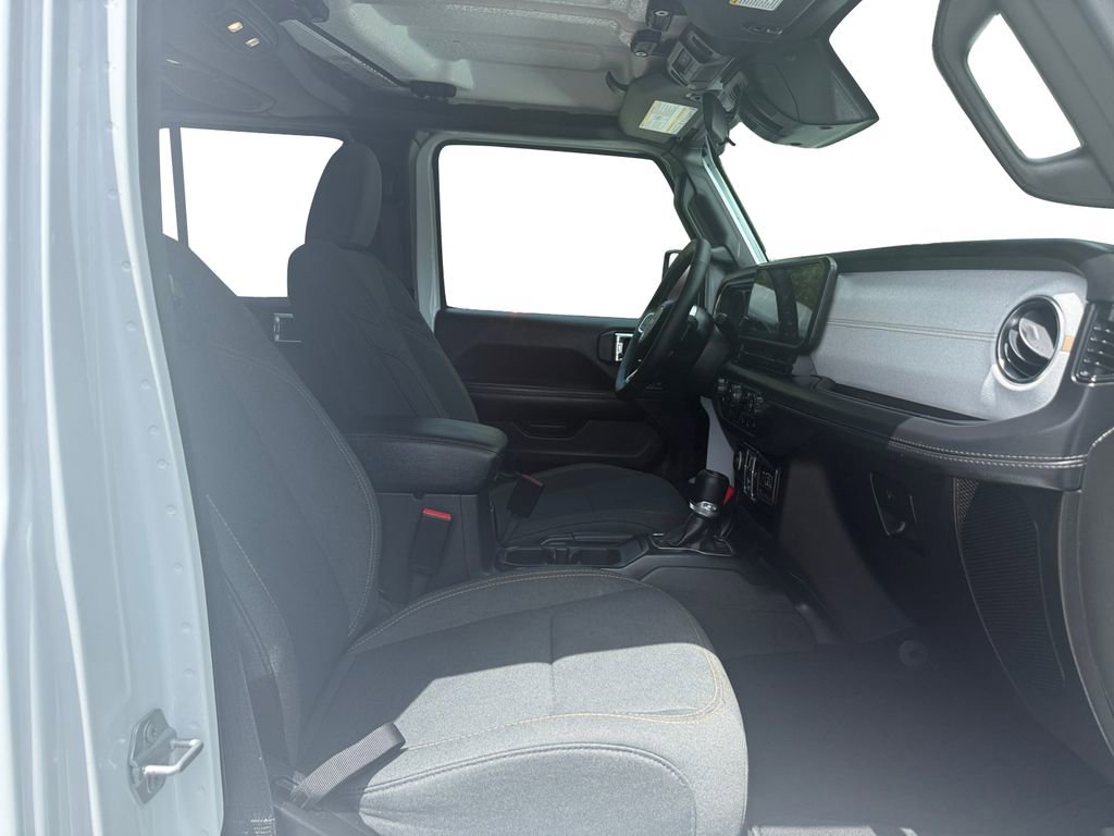 Certified 2025 Jeep Wrangler Unlimited Sahara w/ Safety Group image 15