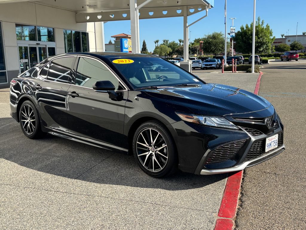 Used 2023 Toyota Camry XSE FWD image 3