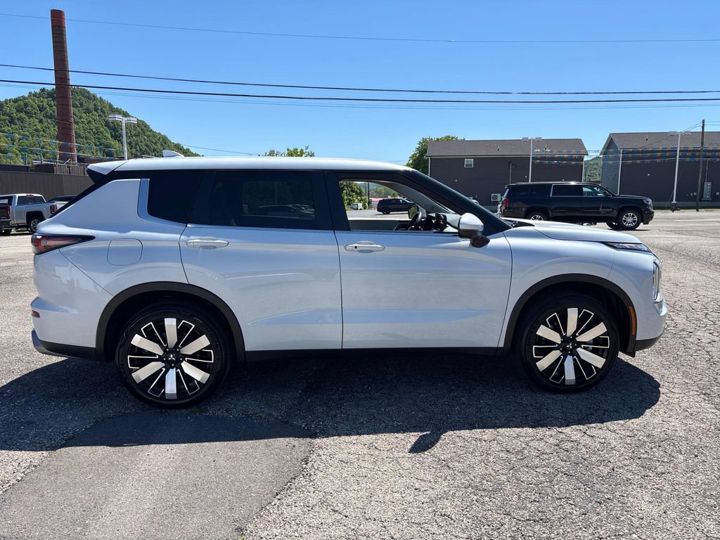Used 2025 Mitsubishi Outlander SE AWD/4WD image 7