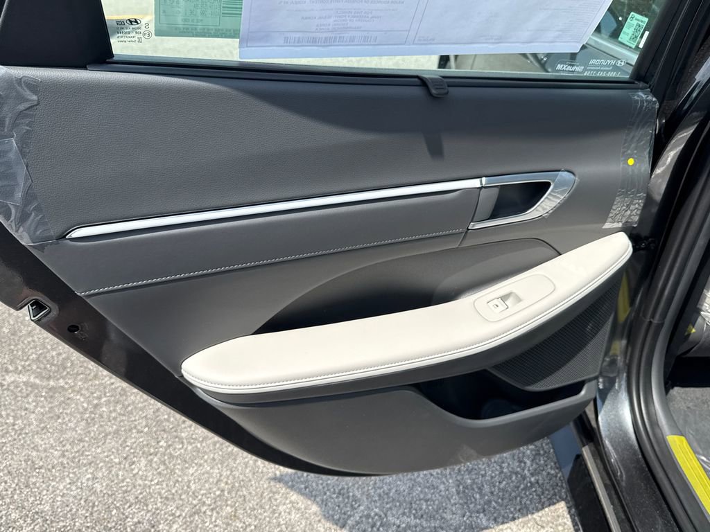 New 2025 Hyundai Sonata Limited image 12
