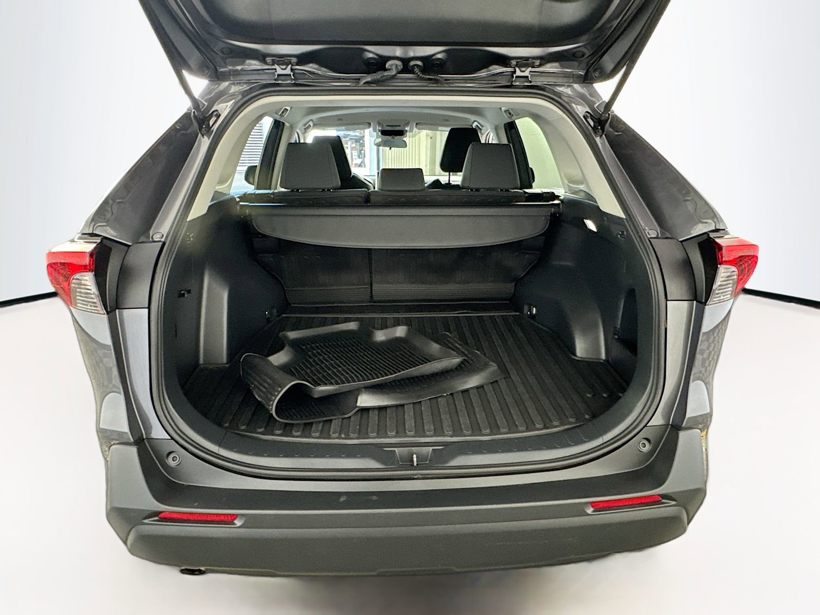 Used 2024 Toyota RAV4 LE AWD/4WD image 21