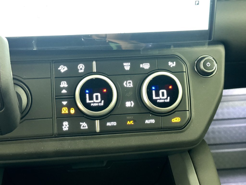 New 2026 Land Rover Defender 130 X-Dynamic SE AWD/4WD image 16
